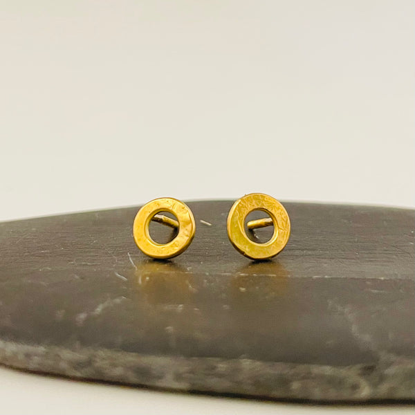 Wee circle studs in silver; yellow or rose gold