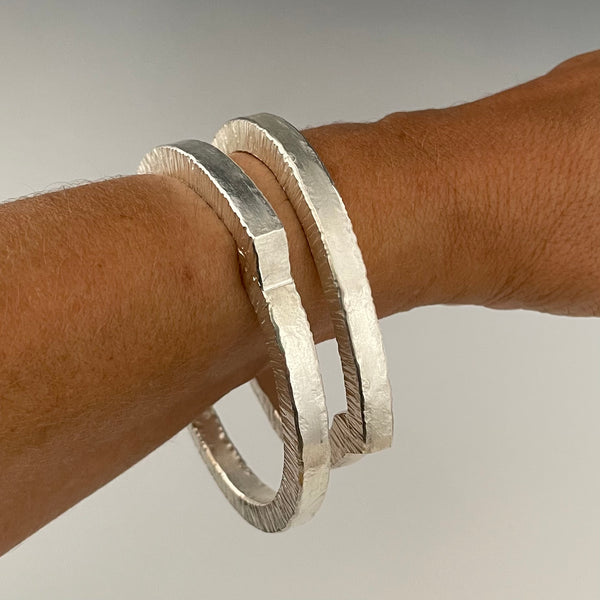 Heavy narrow overlap bangles
