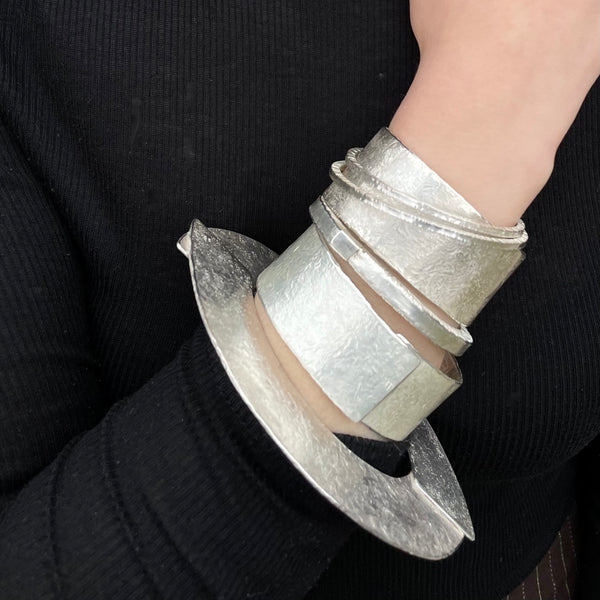 Textured silver overlap 'open' bangle