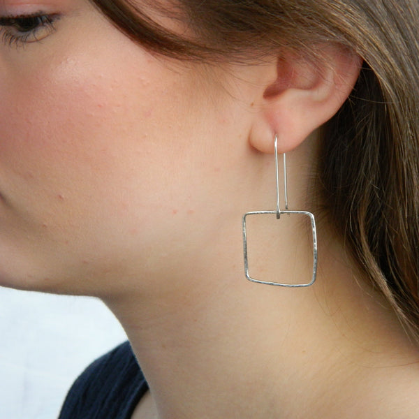 Open square or round earrings